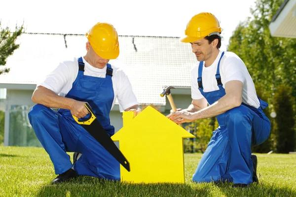 Professional Deck Contractors for Backyard Makeovers