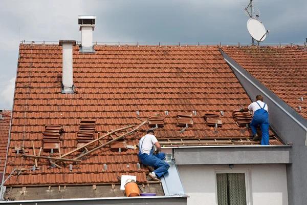 Benefits of Hiring a Skilled Roofer Near Me for Roof Repairs